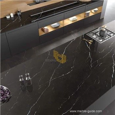 Encimera de piedra sinterizada con aspecto de mármol Nero Marquina
